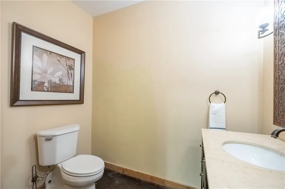 1519 Delwood Alice, TX 78332