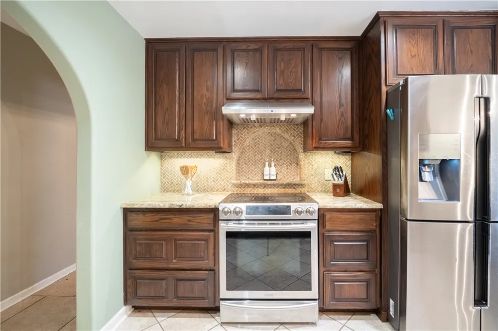 1519 Delwood Alice, TX 78332