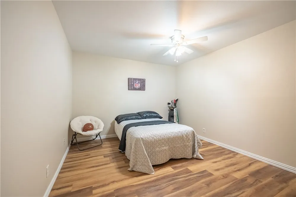 1519 Delwood Alice, TX 78332