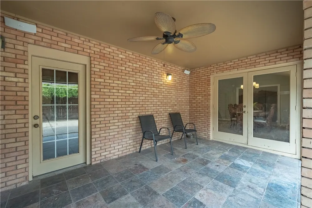 1519 Delwood Alice, TX 78332