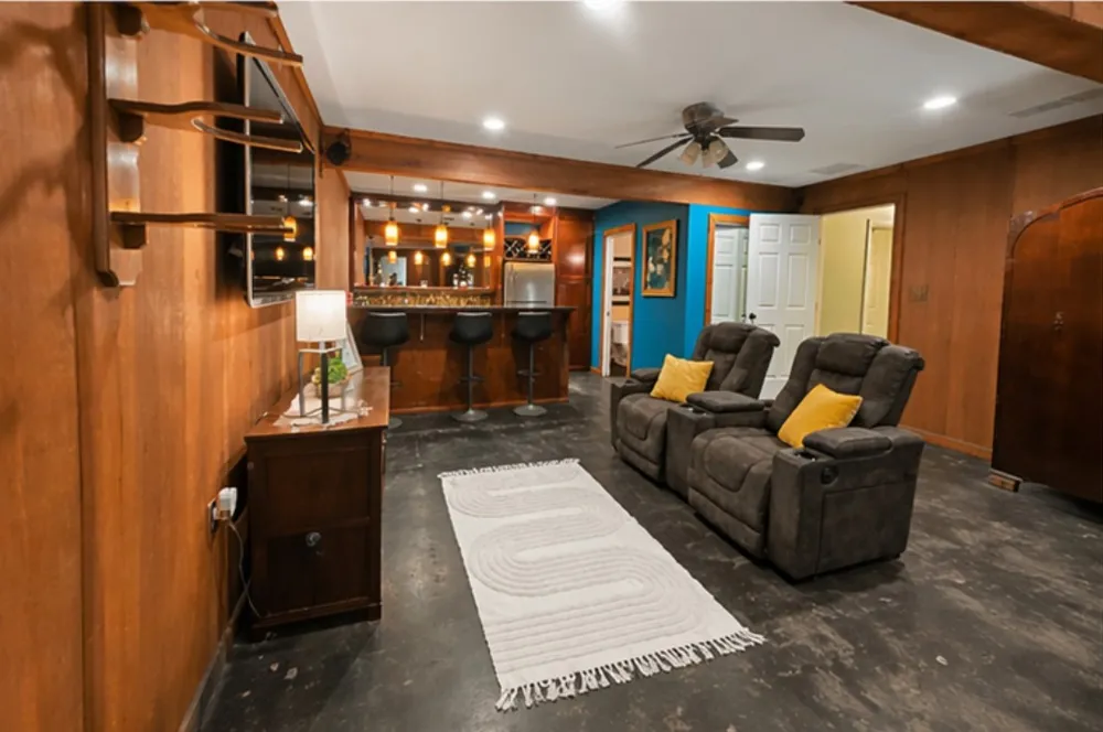 1519 Delwood Alice, TX 78332