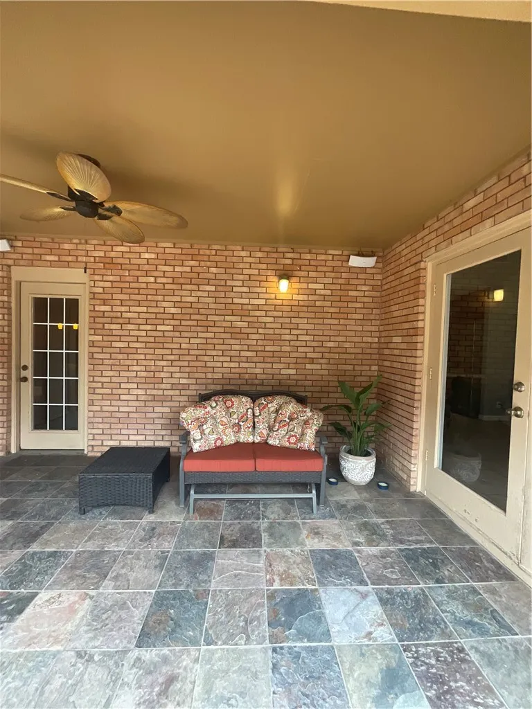 1519 Delwood Alice, TX 78332