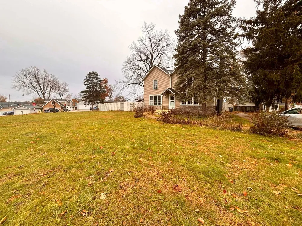 2106 Forest Drive Portage, MI 49002