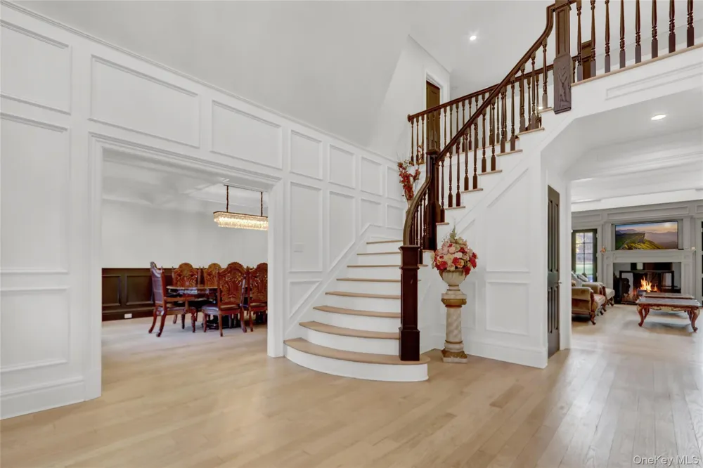 119 Wheatley Road Old Westbury, NY 11568