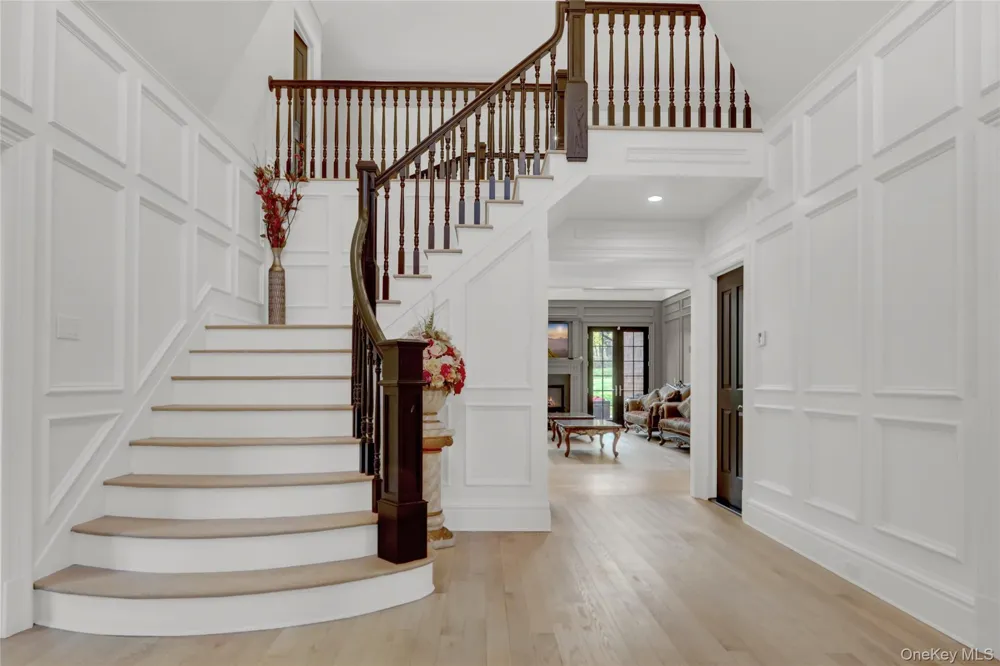 119 Wheatley Road Old Westbury, NY 11568