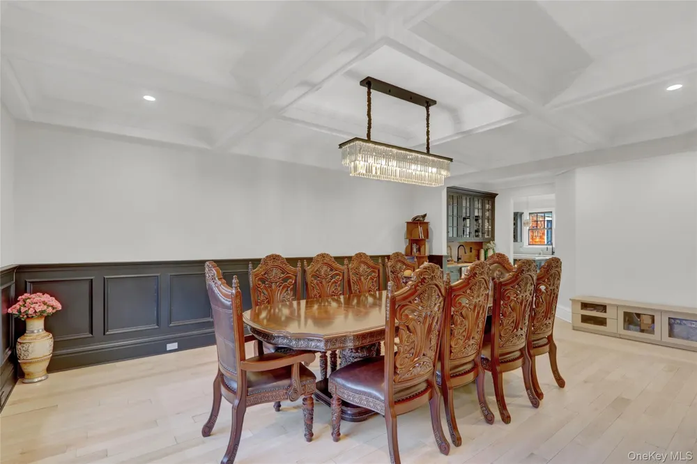 119 Wheatley Road Old Westbury, NY 11568
