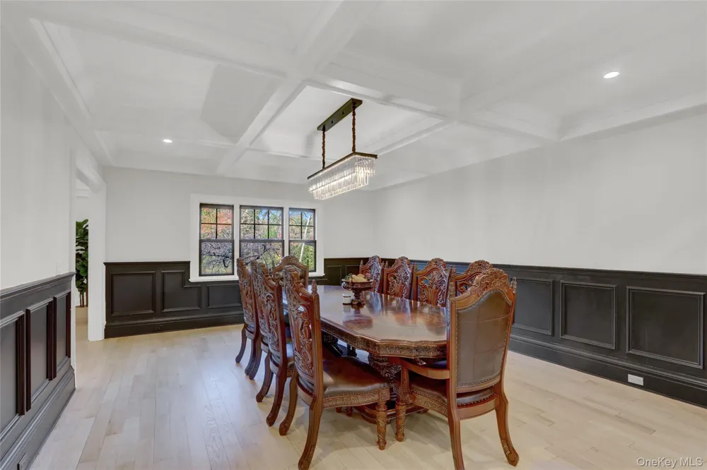 119 Wheatley Road Old Westbury, NY 11568