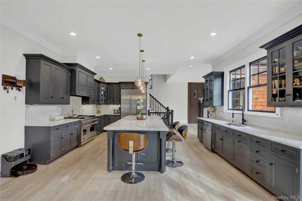 119 Wheatley Road Old Westbury, NY 11568
