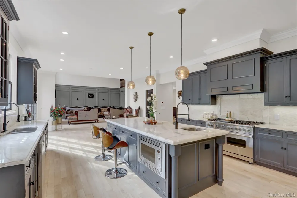 119 Wheatley Road Old Westbury, NY 11568
