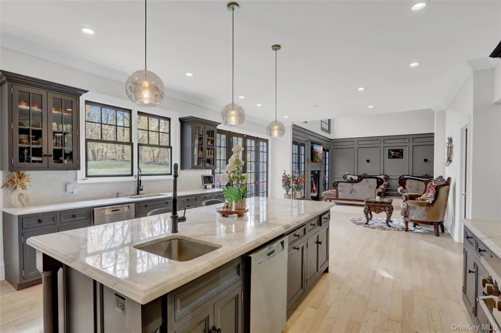 119 Wheatley Road Old Westbury, NY 11568