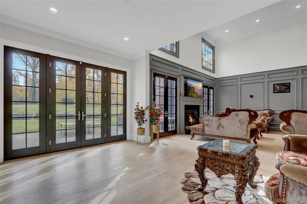 119 Wheatley Road Old Westbury, NY 11568