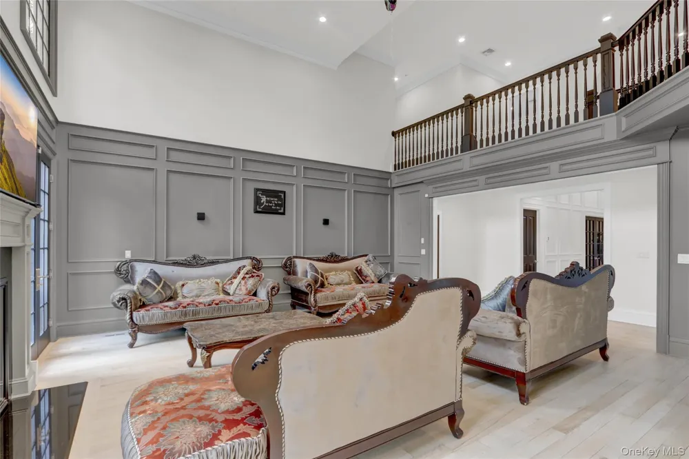 119 Wheatley Road Old Westbury, NY 11568