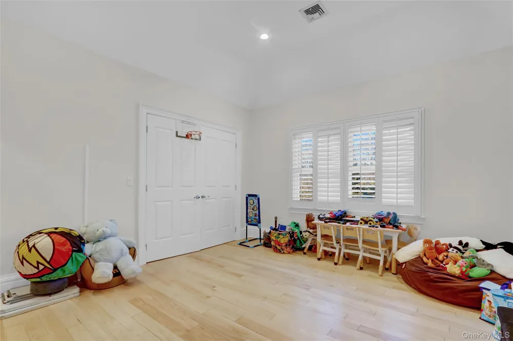119 Wheatley Road Old Westbury, NY 11568