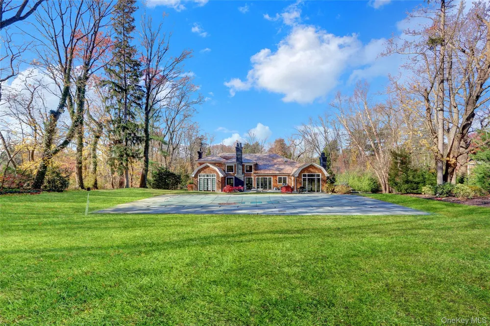 119 Wheatley Road Old Westbury, NY 11568