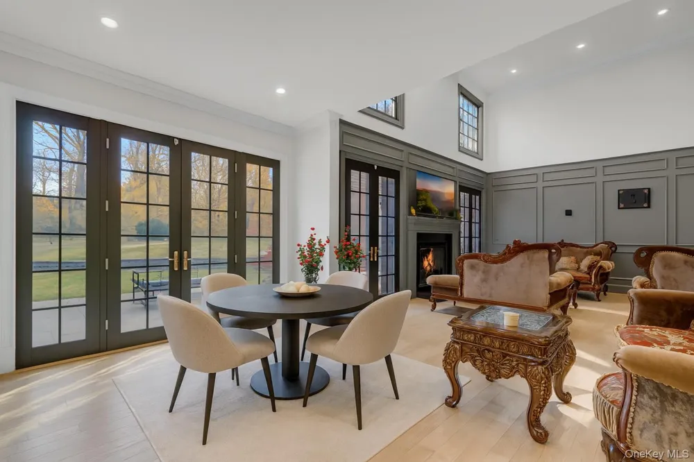 119 Wheatley Road Old Westbury, NY 11568