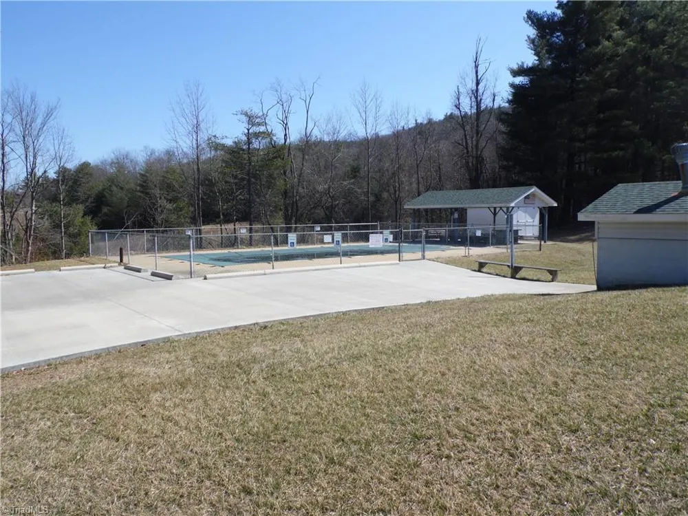 184 Club House Drive Ennice, NC 28623