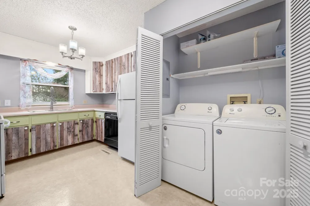 27 Capri Lane #15-D Hendersonville, NC 28791