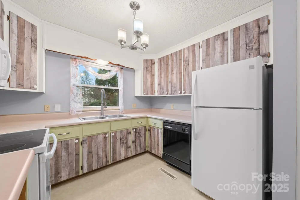 27 Capri Lane #15-D Hendersonville, NC 28791