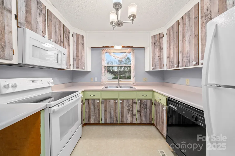 27 Capri Lane #15-D Hendersonville, NC 28791