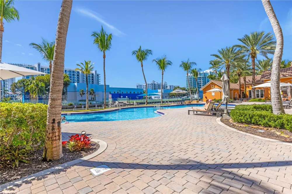 3340 NE 190th St #909 Aventura, FL 33180