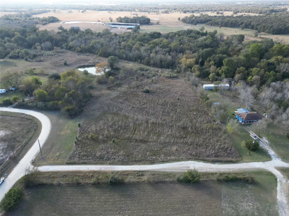 10 Mustang Loop Madisonville, TX 77864
