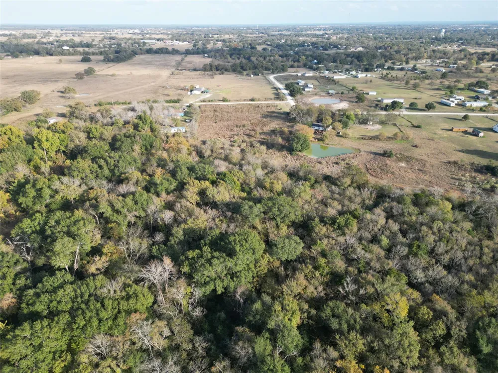 10 Mustang Loop Madisonville, TX 77864
