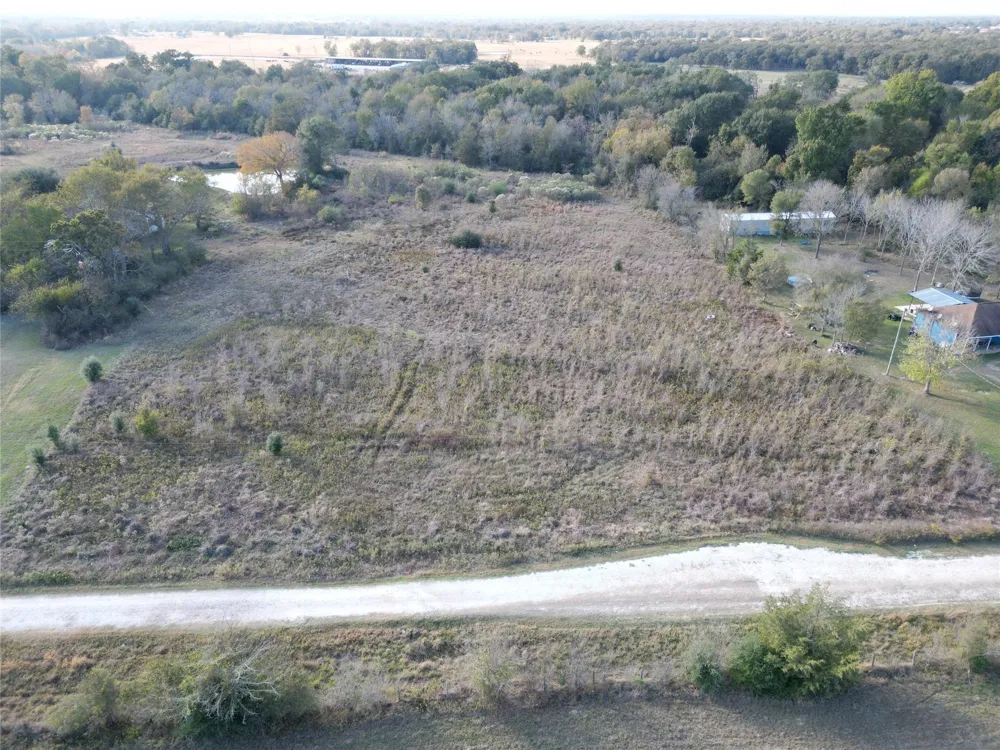 10 Mustang Loop Madisonville, TX 77864
