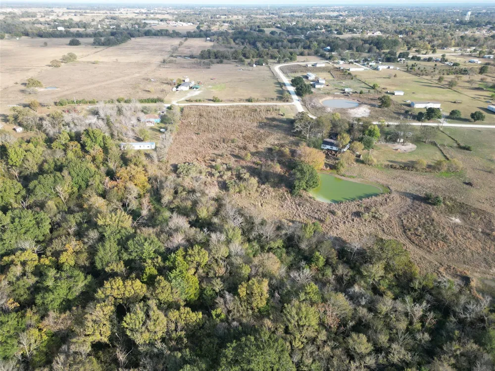 10 Mustang Loop Madisonville, TX 77864