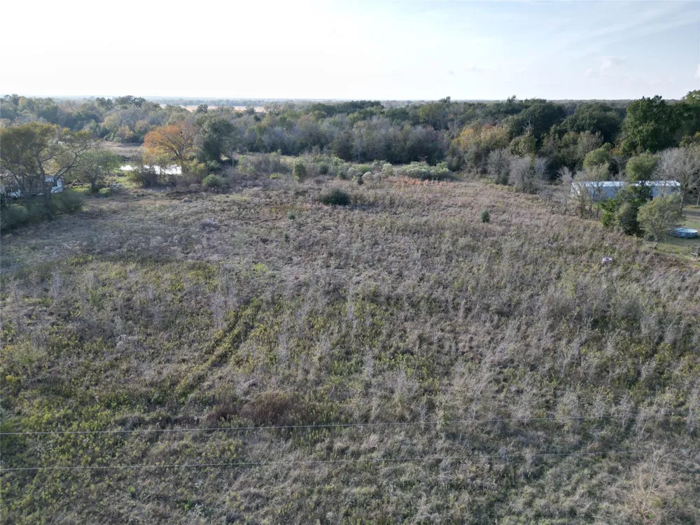 10 Mustang Loop Madisonville, TX 77864
