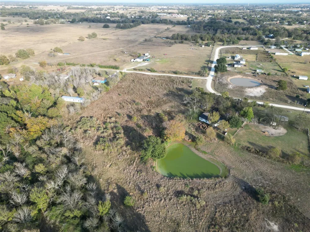 10 Mustang Loop Madisonville, TX 77864