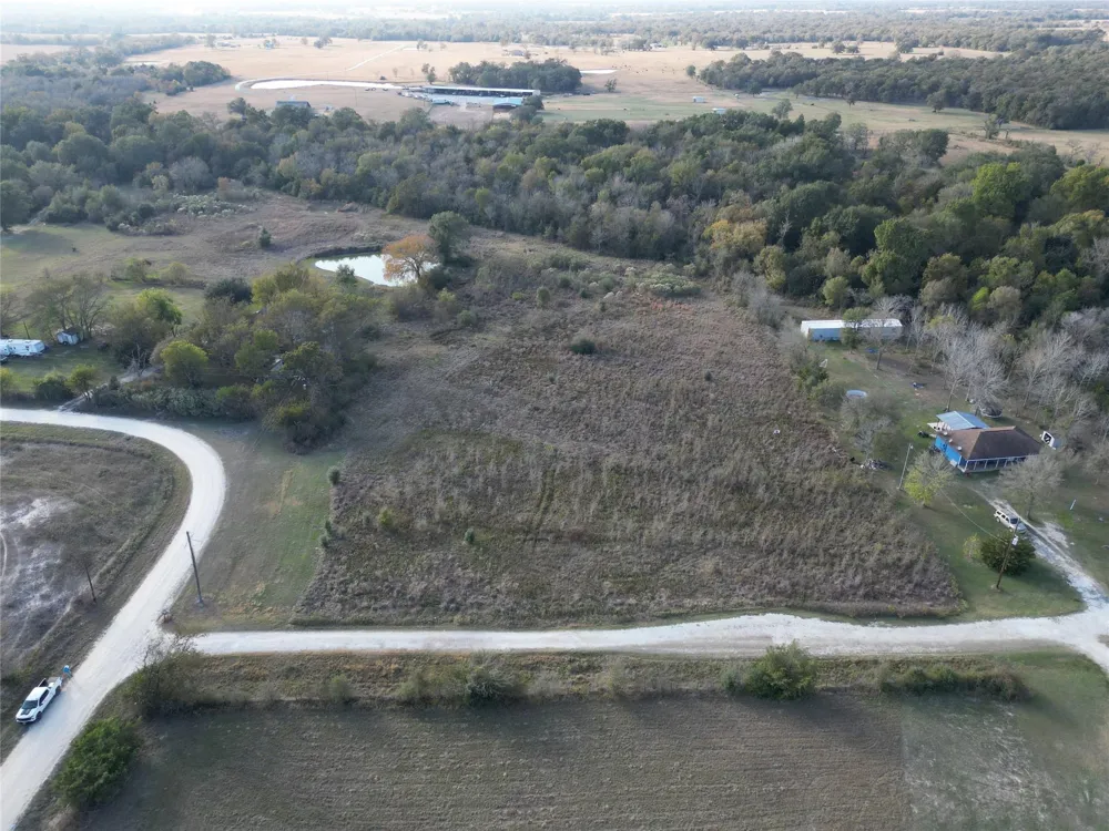 10 Mustang Loop Madisonville, TX 77864