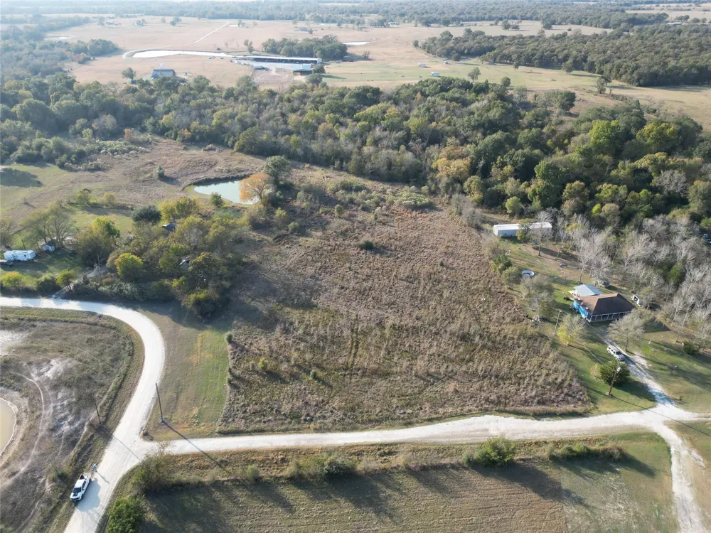 10 Mustang Loop Madisonville, TX 77864