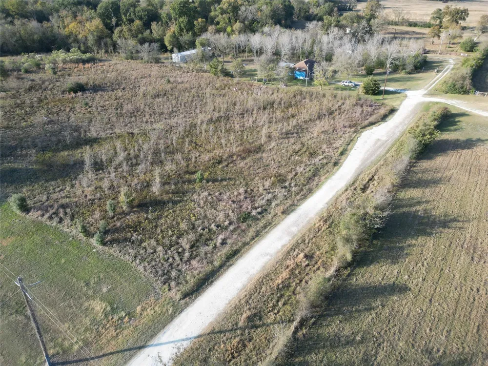 10 Mustang Loop Madisonville, TX 77864