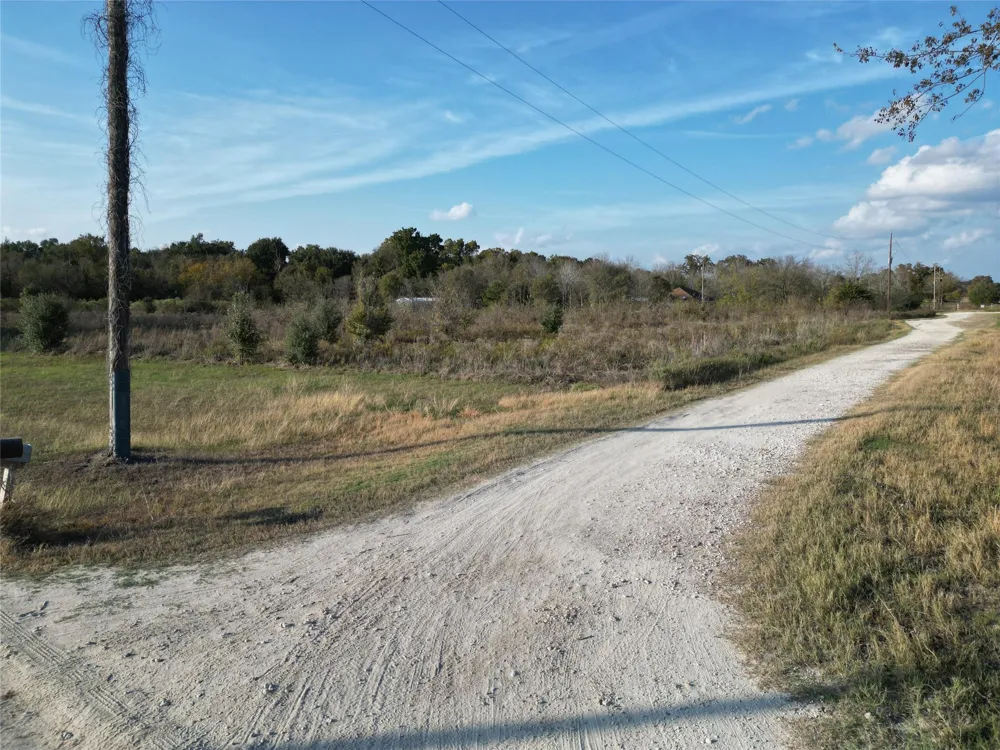 10 Mustang Loop Madisonville, TX 77864