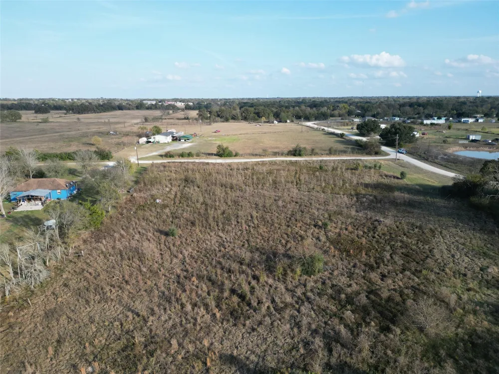 10 Mustang Loop Madisonville, TX 77864
