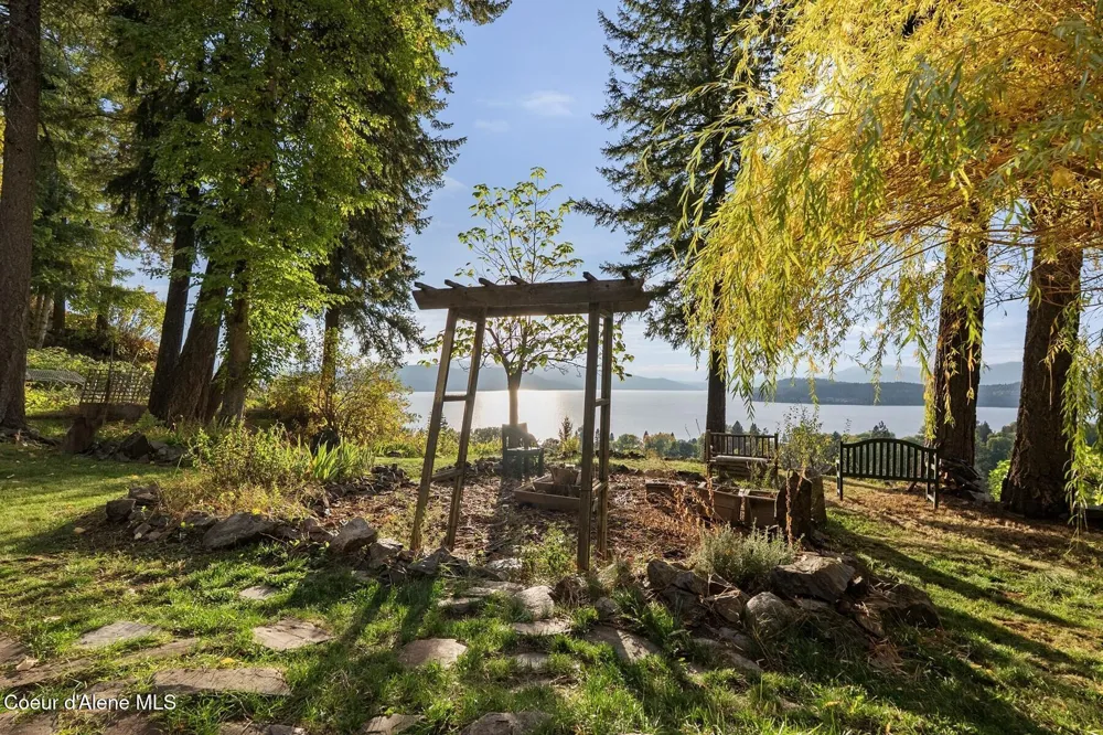 130 Mayaka Road Hope, ID 83836