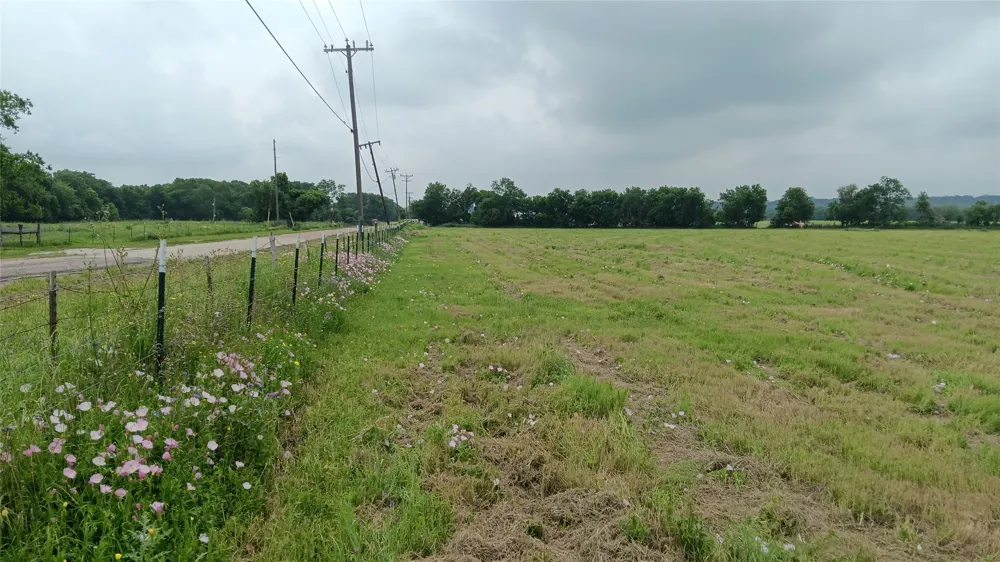 Hwy  7 Chilton, TX 76632