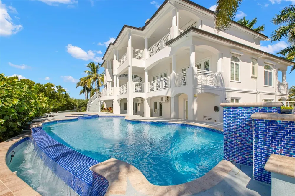 6199 54TH STREET S St Petersburg, FL 33715