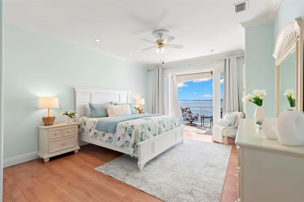 6199 54TH STREET S St Petersburg, FL 33715