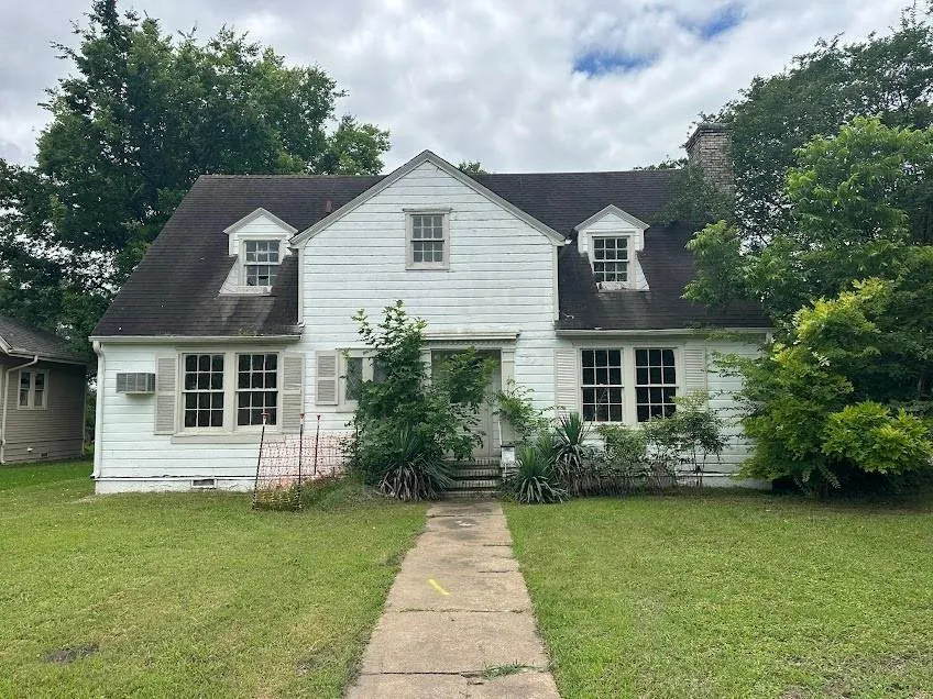 1410 W Main Street Clarksville, TX 75426
