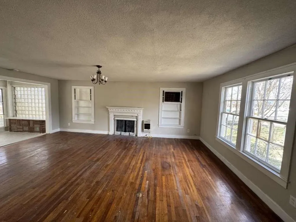 1410 W Main Street Clarksville, TX 75426
