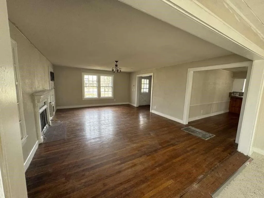 1410 W Main Street Clarksville, TX 75426