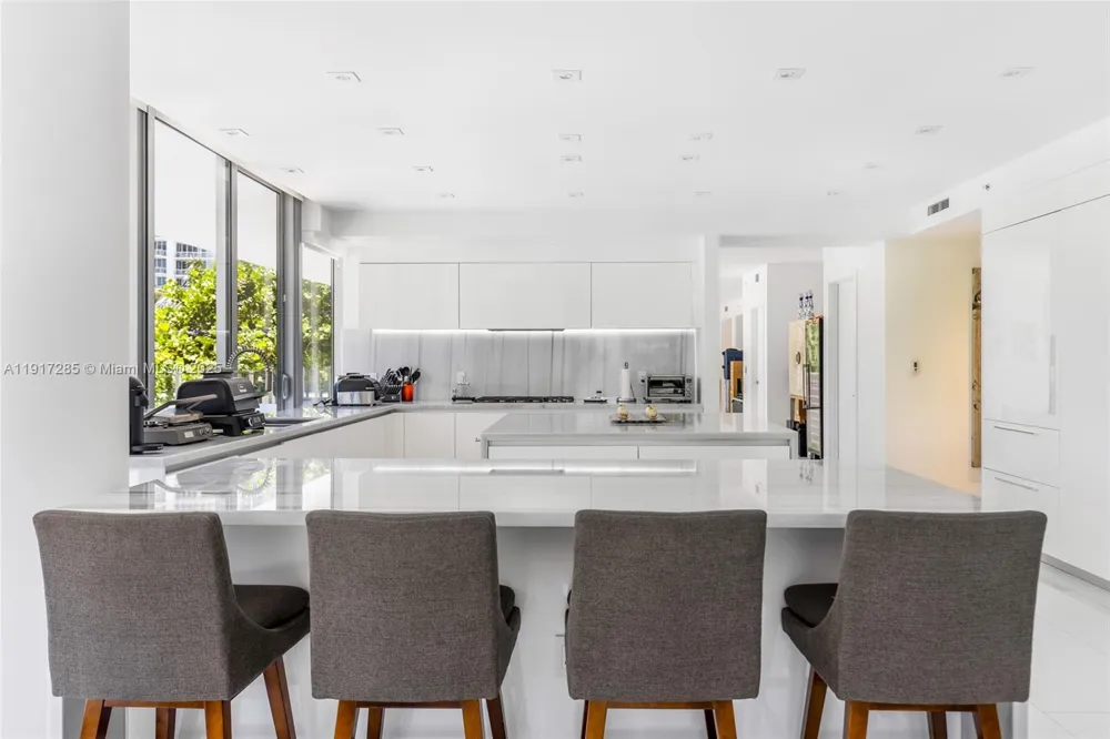 1 Collins Ave #207 Miami Beach, FL 33139