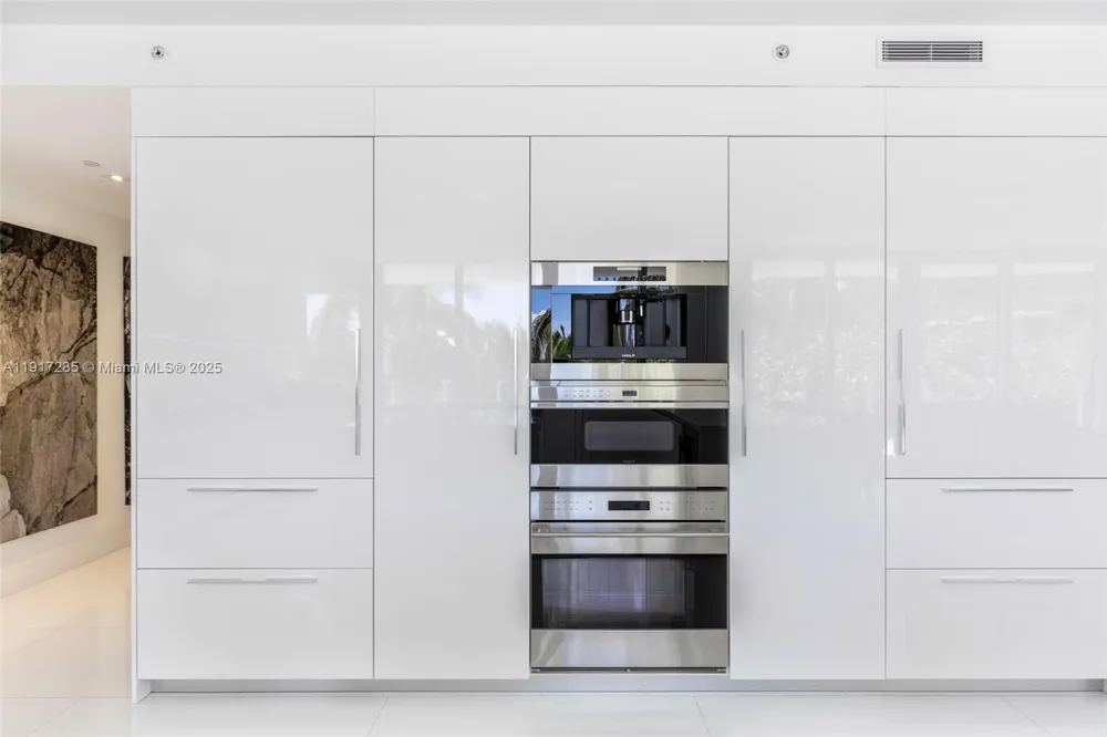 1 Collins Ave #207 Miami Beach, FL 33139
