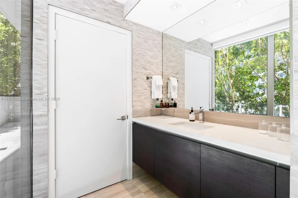1 Collins Ave #207 Miami Beach, FL 33139