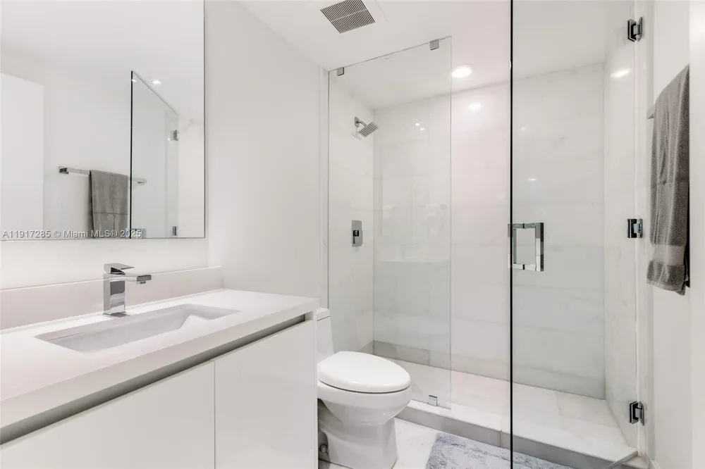 1 Collins Ave #207 Miami Beach, FL 33139