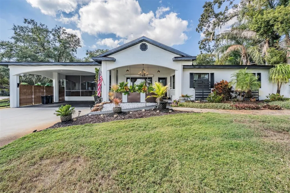 302 WHITCOMB BOULEVARD Tarpon Springs, FL 34689