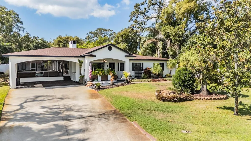 302 WHITCOMB BOULEVARD Tarpon Springs, FL 34689