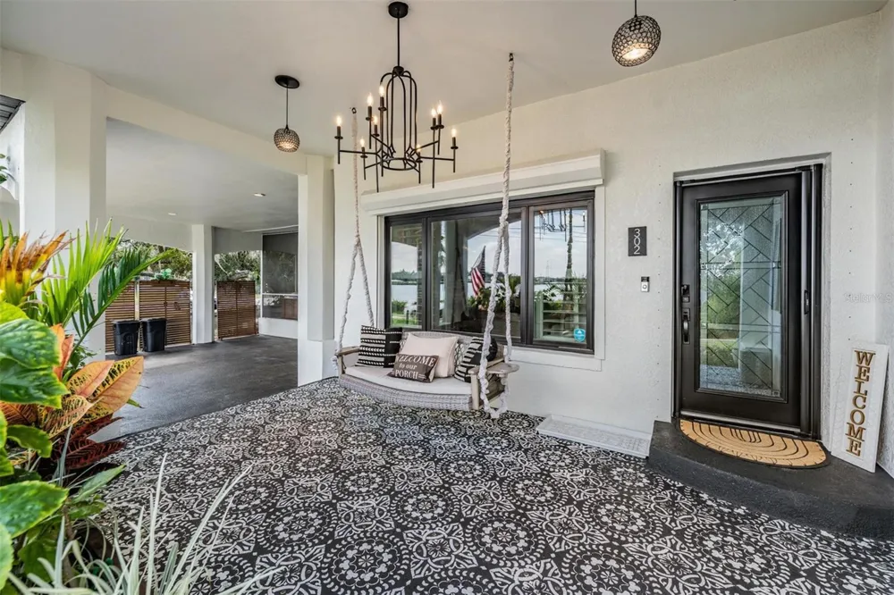 302 WHITCOMB BOULEVARD Tarpon Springs, FL 34689