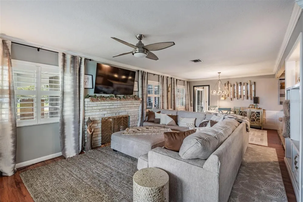 302 WHITCOMB BOULEVARD Tarpon Springs, FL 34689